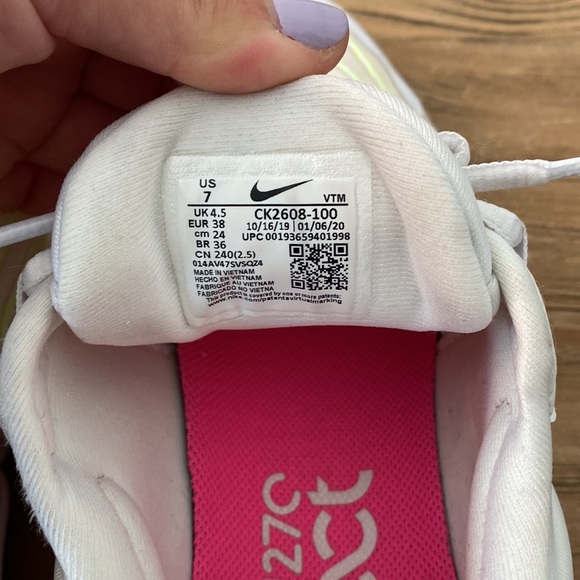 Women’s Nike Air Max 270 - Picture 7 of 7